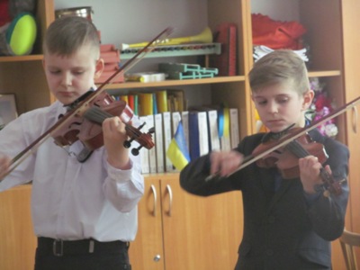 http://dnzteremok1.ucoz.ua/muzika16/mikh_i_muz_shkola_032.jpg